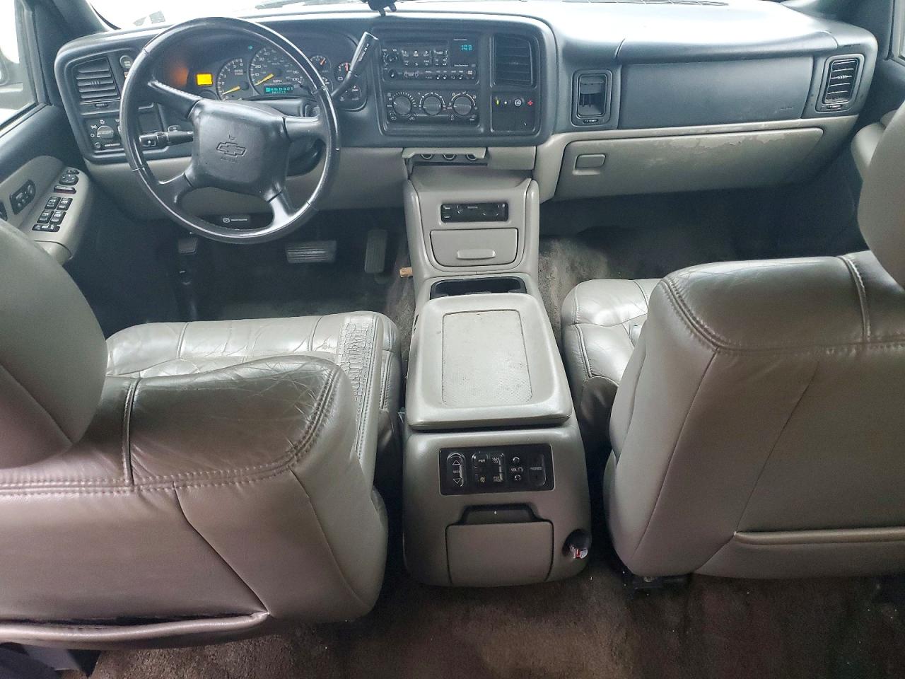 CHEVROLET SUBURBAN 2001 — 9