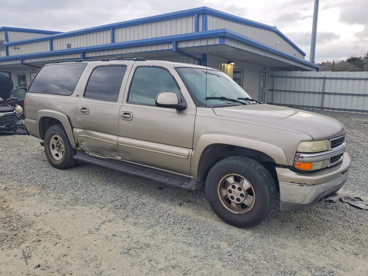 CHEVROLET SUBURBAN 2001 — 5