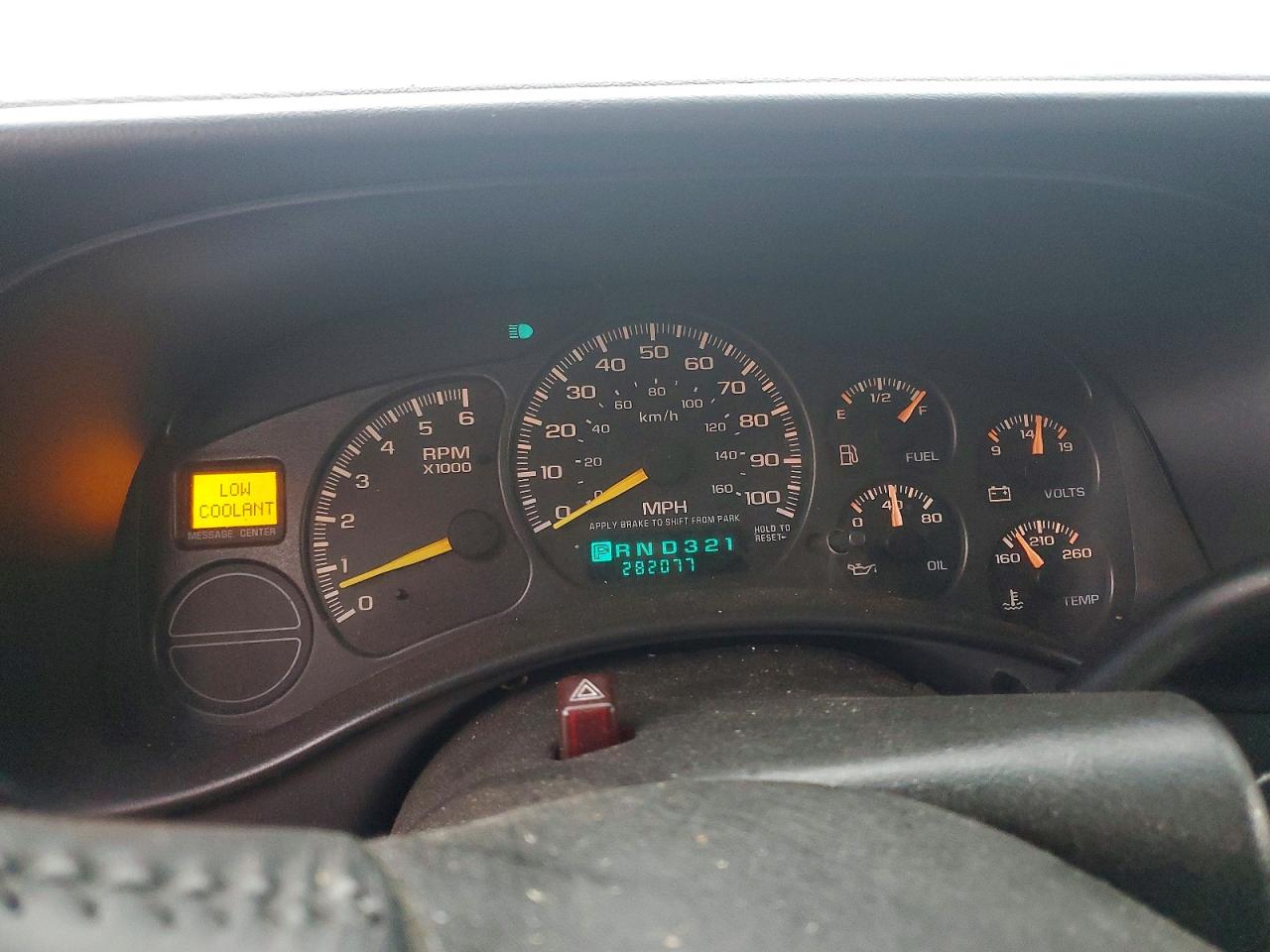 CHEVROLET SUBURBAN 2001 — 10