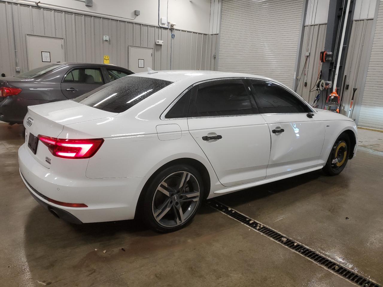 AUDI A4 2017 — 4