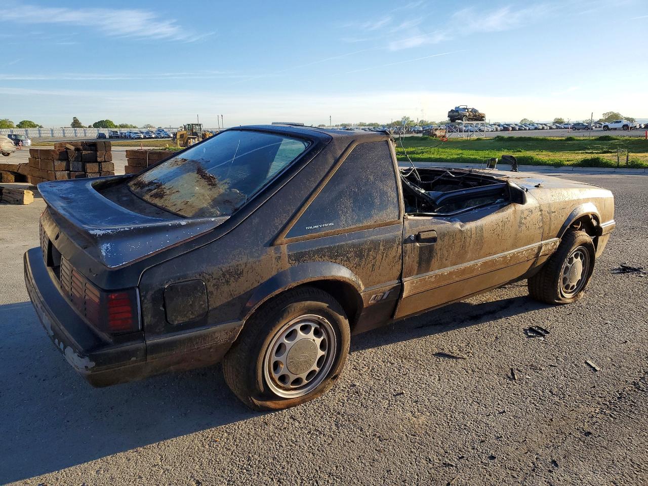 FORD MUSTANG 1985 — 4