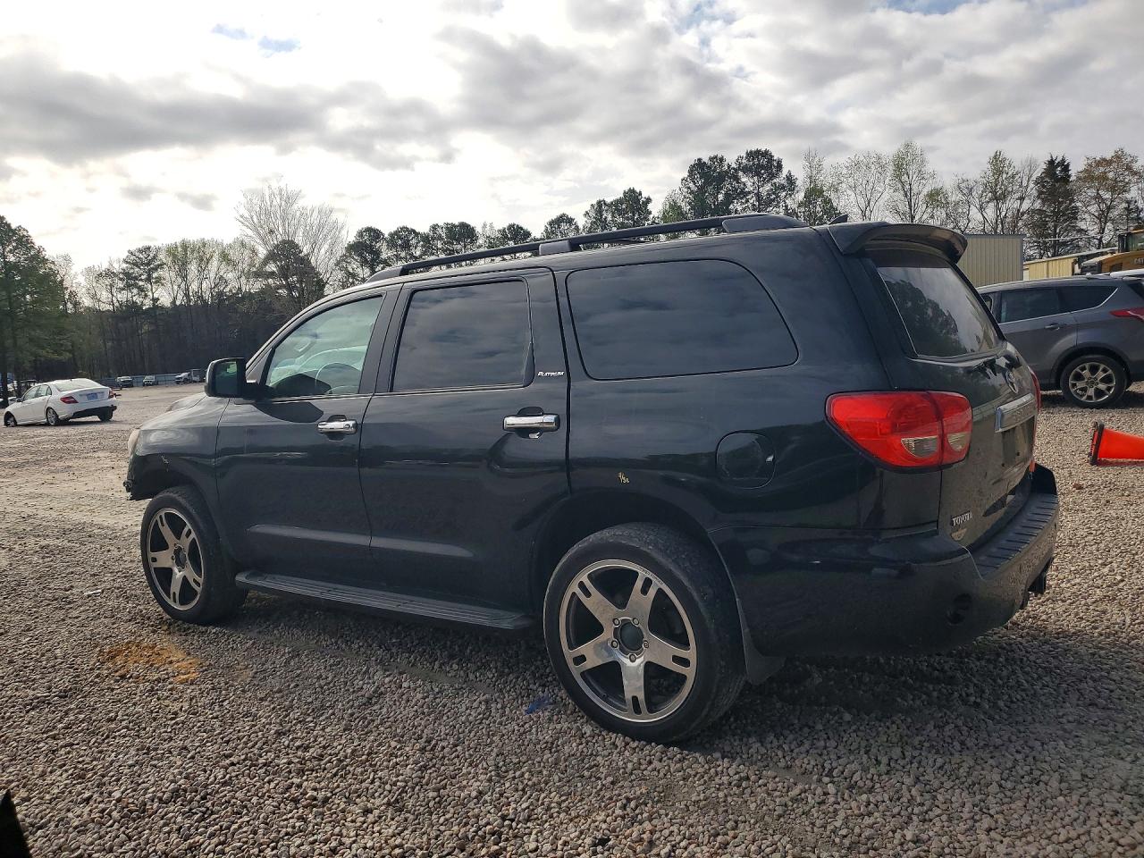 TOYOTA SEQUOIA 2010 — 3