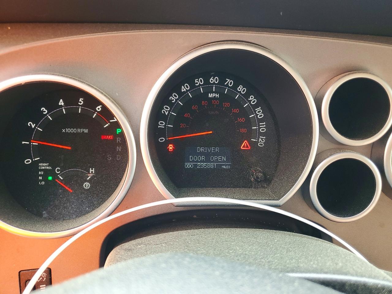 TOYOTA SEQUOIA 2010 — 10