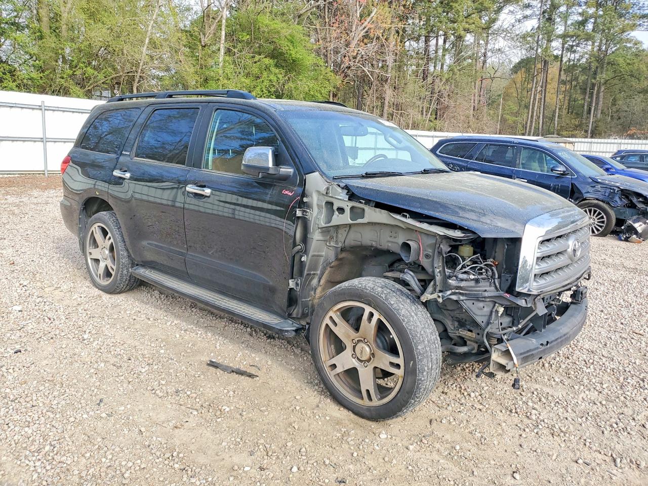TOYOTA SEQUOIA 2010 — 5
