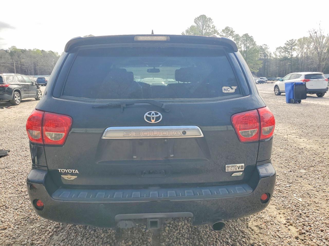 TOYOTA SEQUOIA 2010 — 7