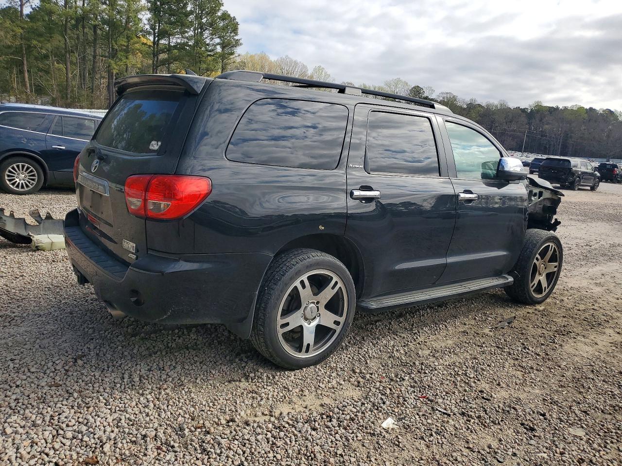 TOYOTA SEQUOIA 2010 — 4