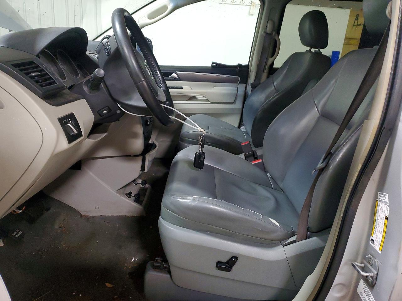 VOLKSWAGEN ROUTAN 2010 — 8