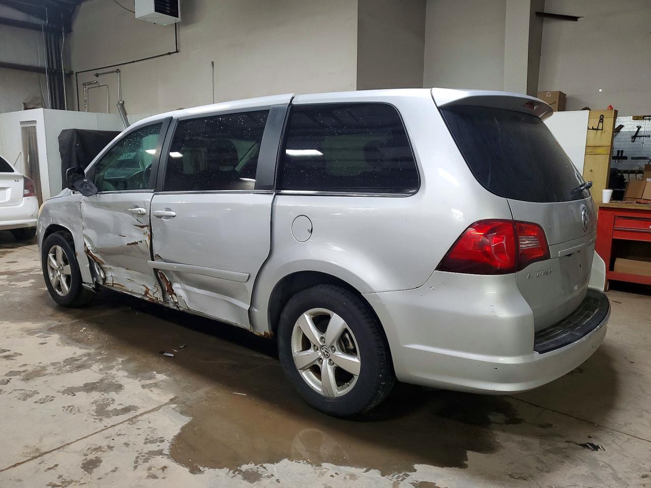VOLKSWAGEN ROUTAN 2010 — 3