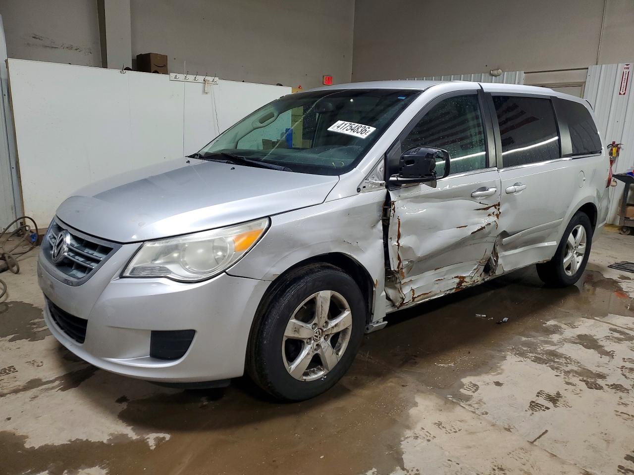VOLKSWAGEN ROUTAN 2010 — 2