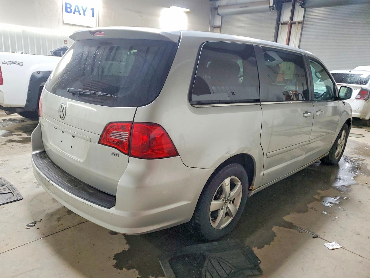 VOLKSWAGEN ROUTAN 2010 — 4