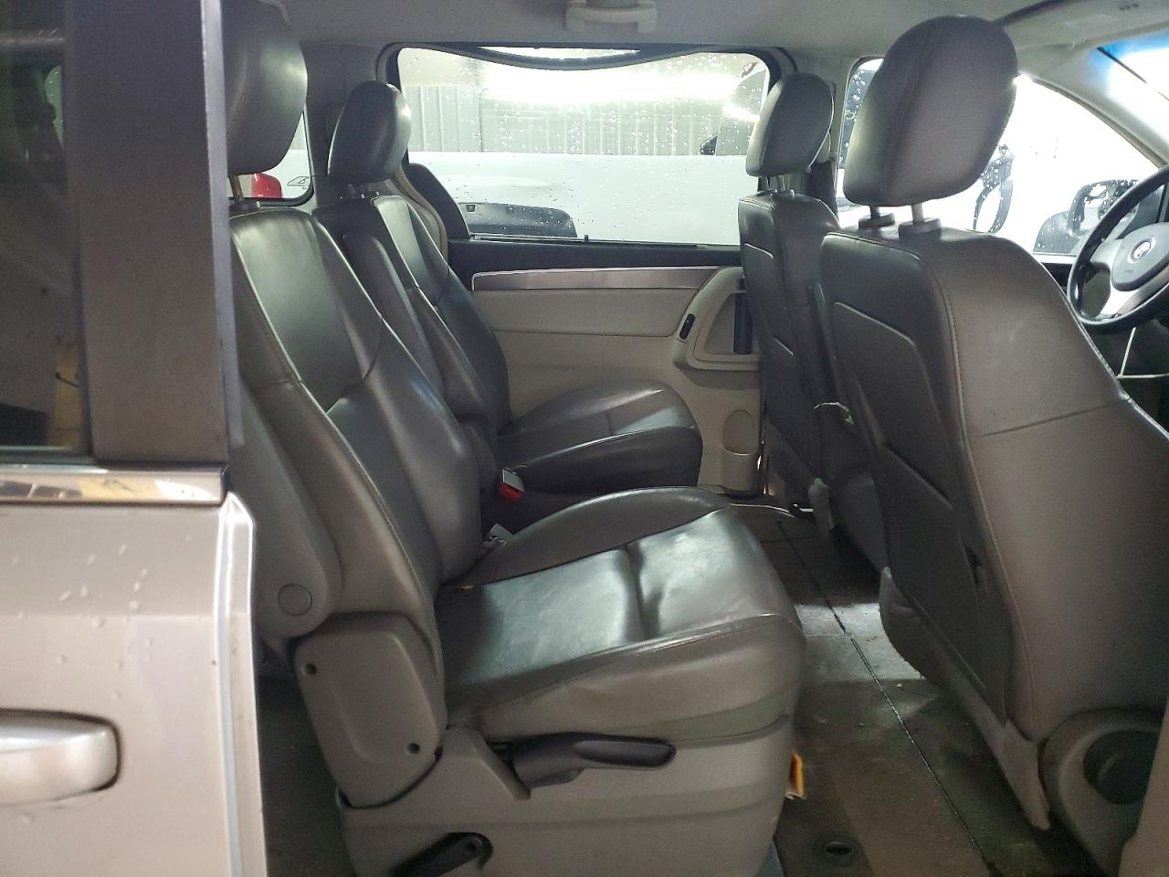 VOLKSWAGEN ROUTAN 2010 — 11