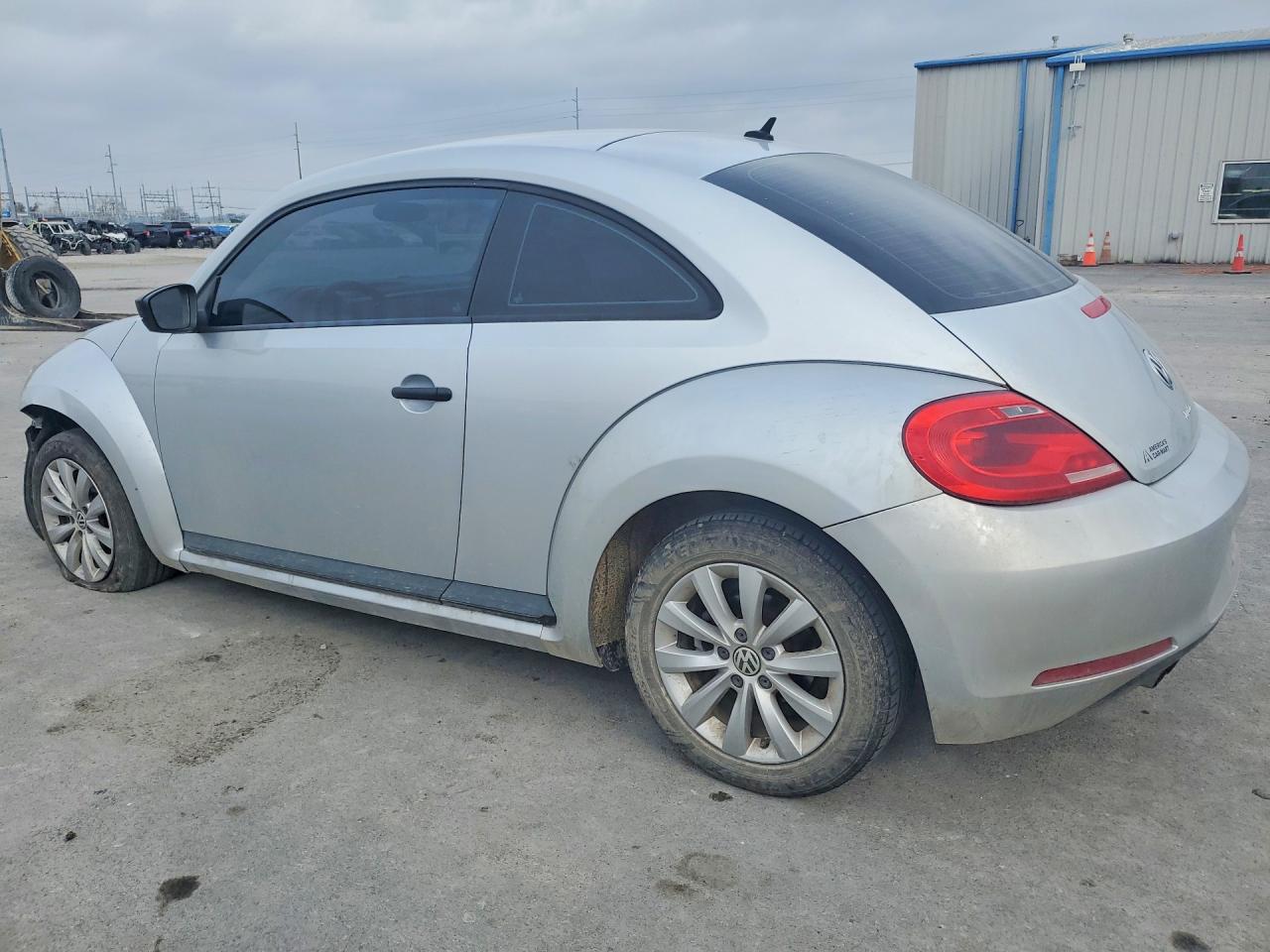 VOLKSWAGEN BEETLE 2016 — 3