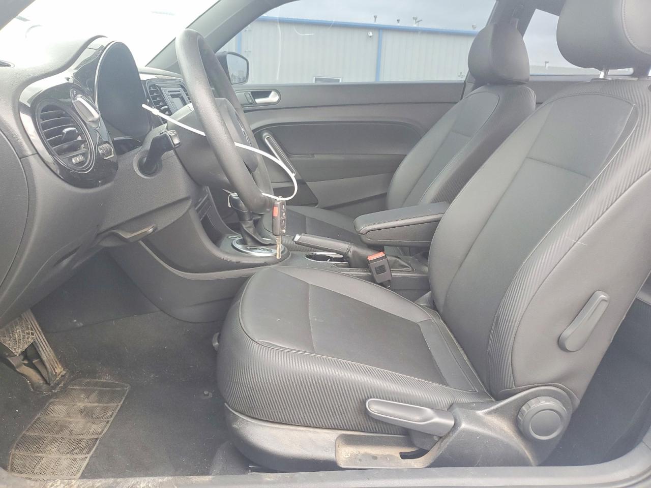 VOLKSWAGEN BEETLE 2016 — 8