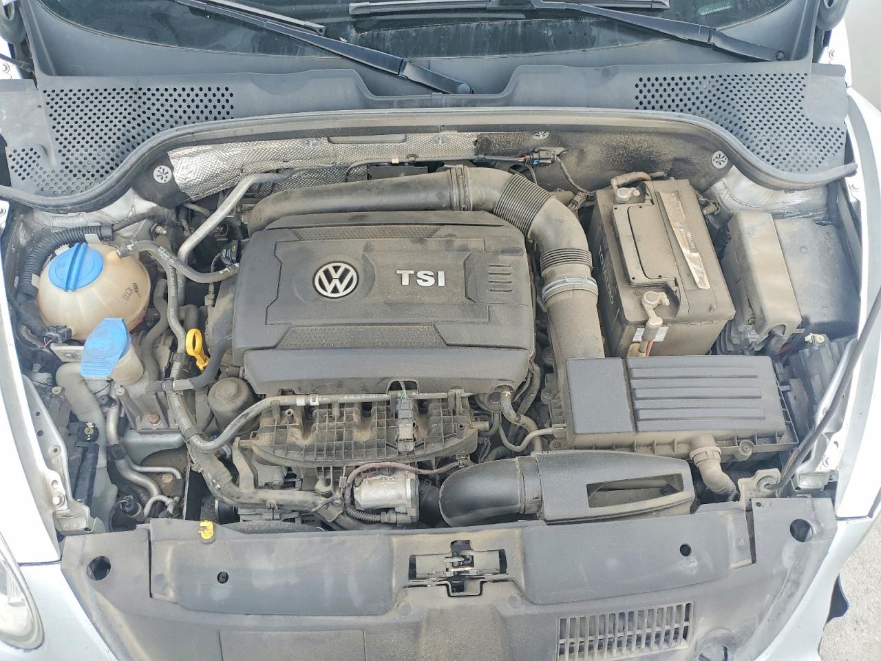 VOLKSWAGEN BEETLE 2016 — 12