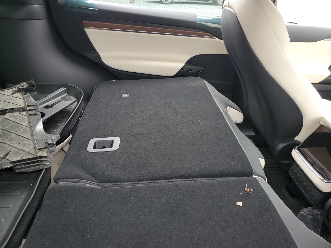 TESLA MODEL X 2024 — 12