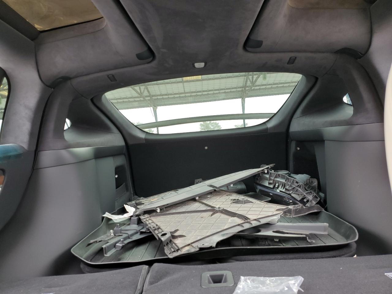 TESLA MODEL X 2024 — 11