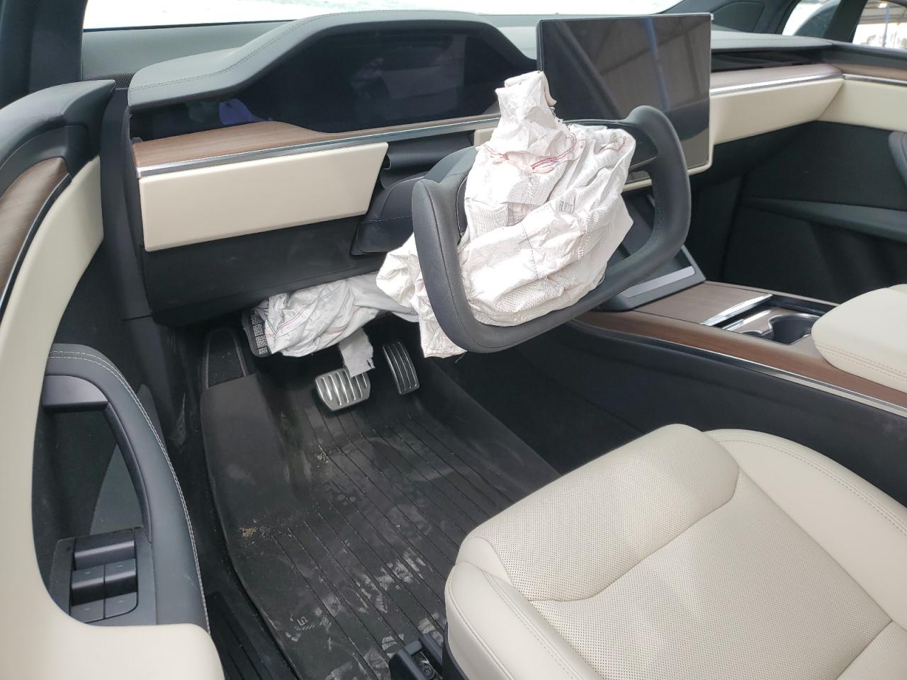TESLA MODEL X 2024 — 9