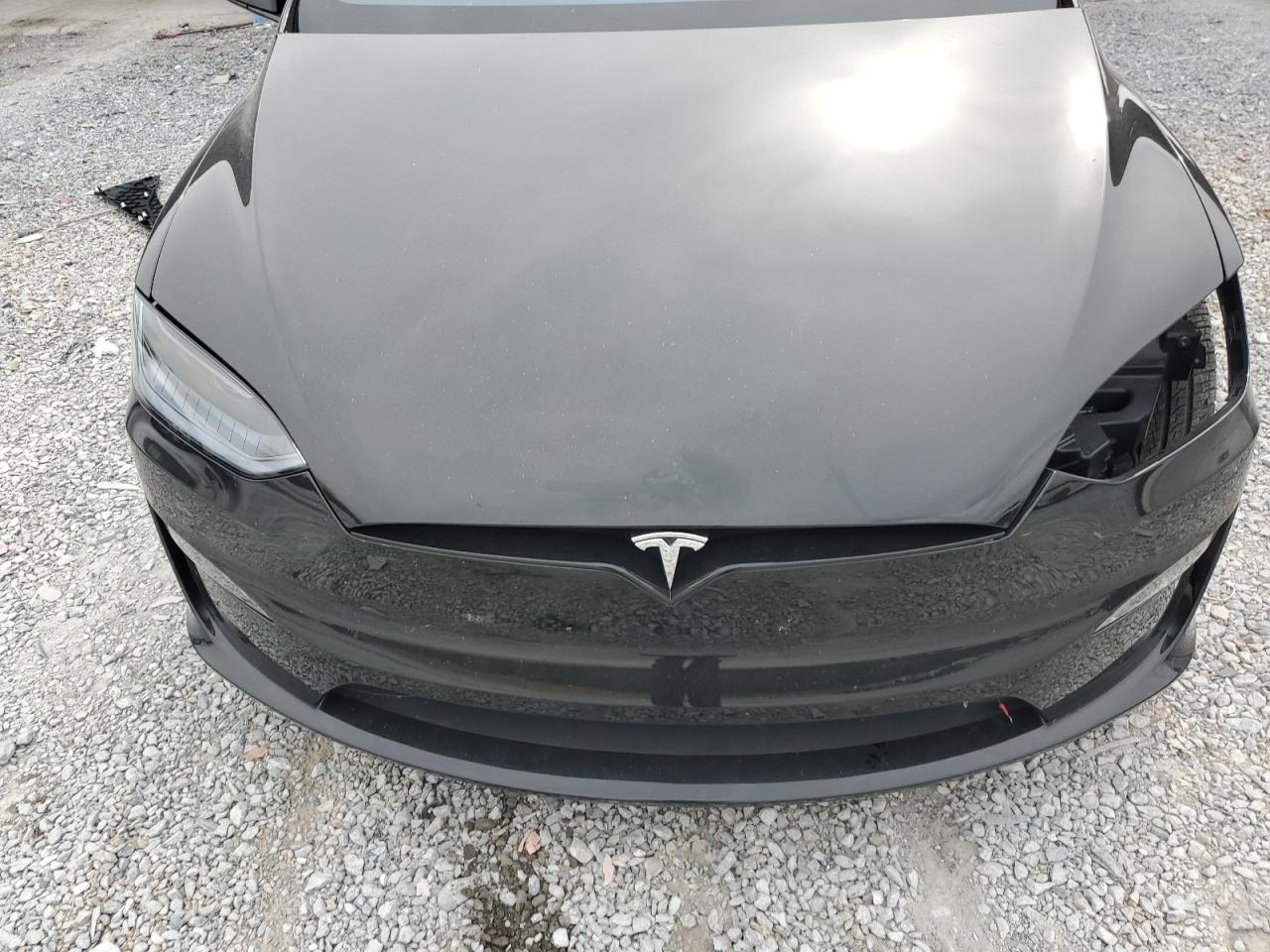 TESLA MODEL X 2024 — 13