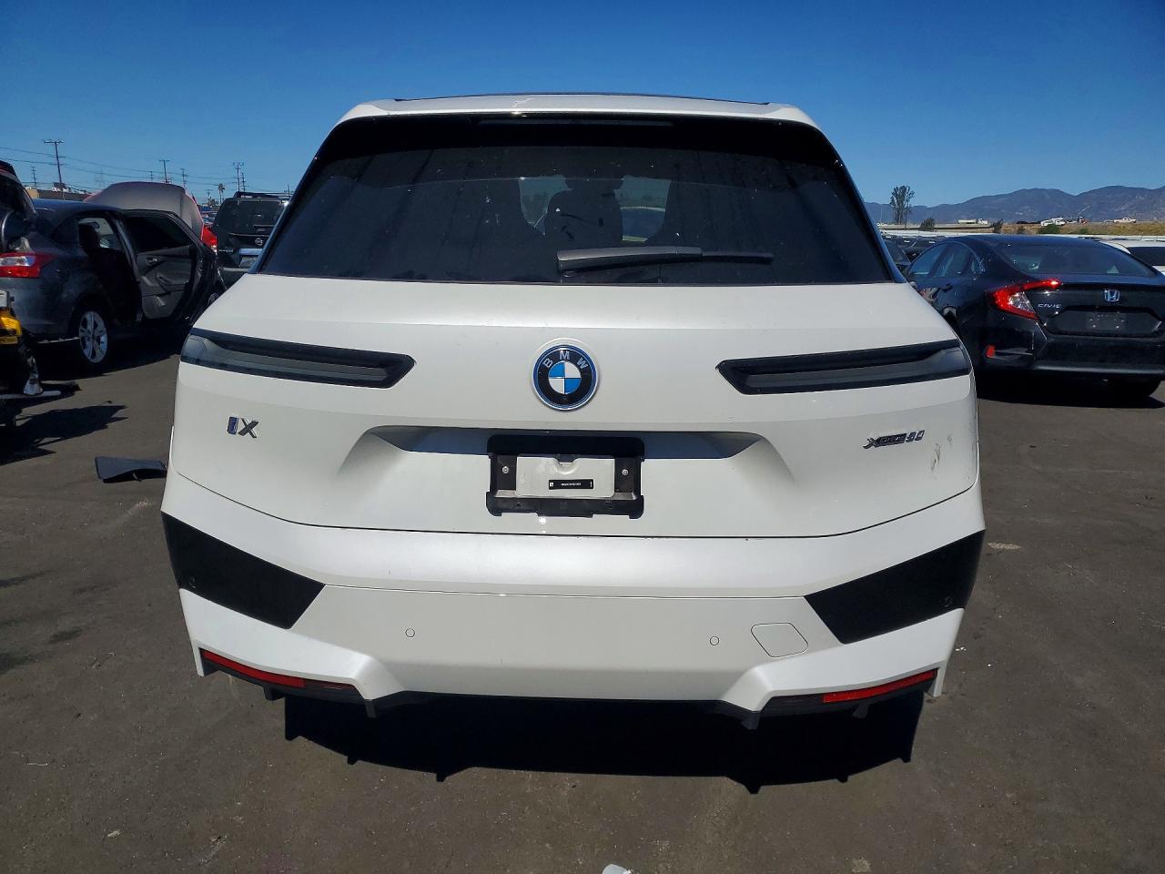 BMW IX 2025 — 7