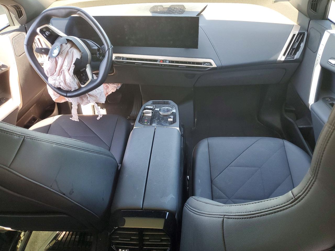 BMW IX 2025 — 9