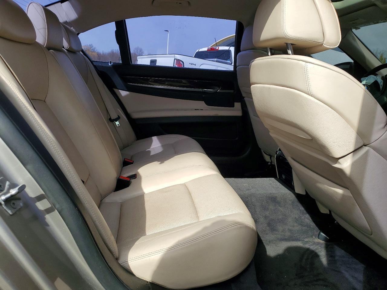 BMW 750 2010 — 11