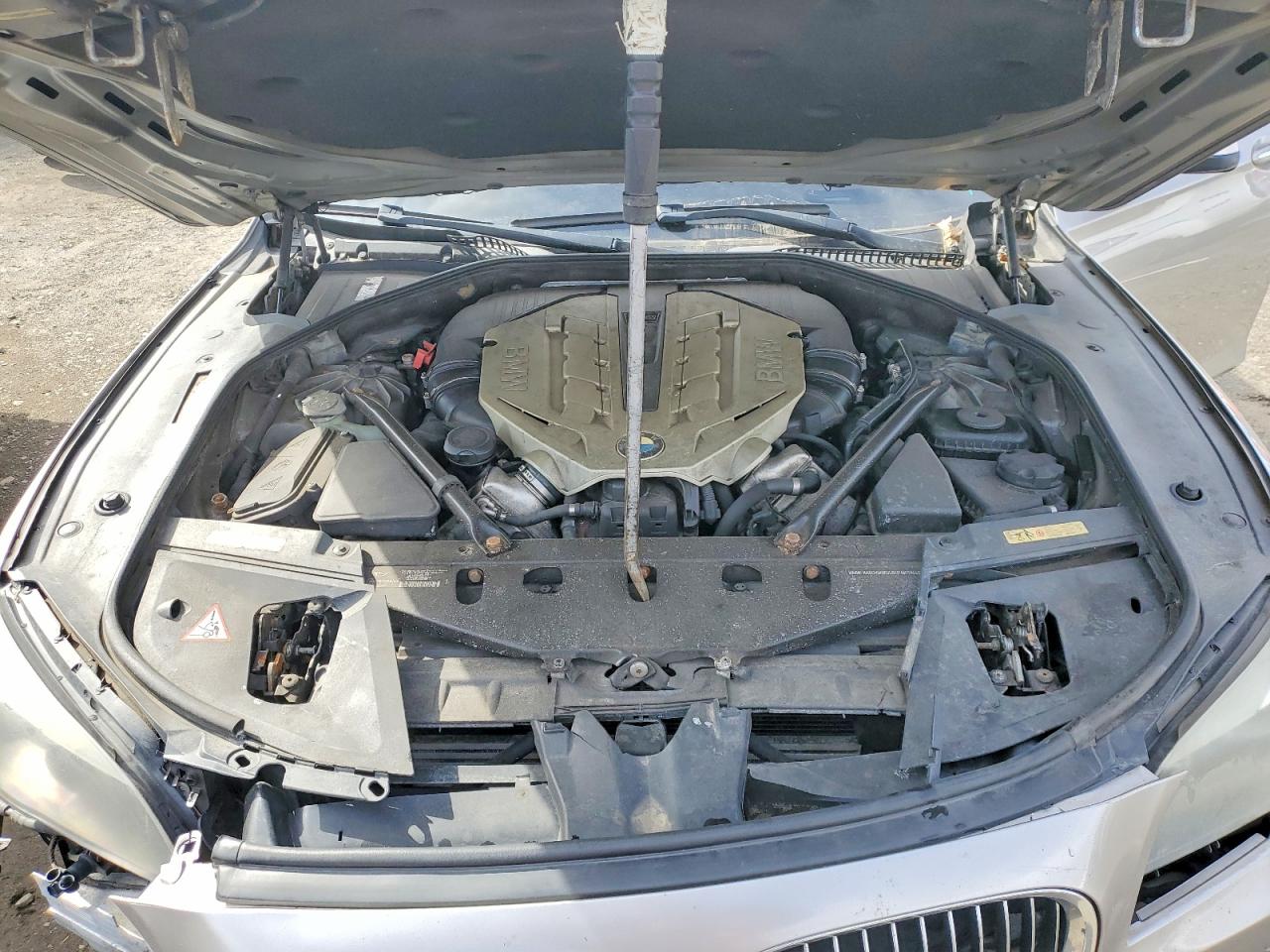 BMW 750 2010 — 12