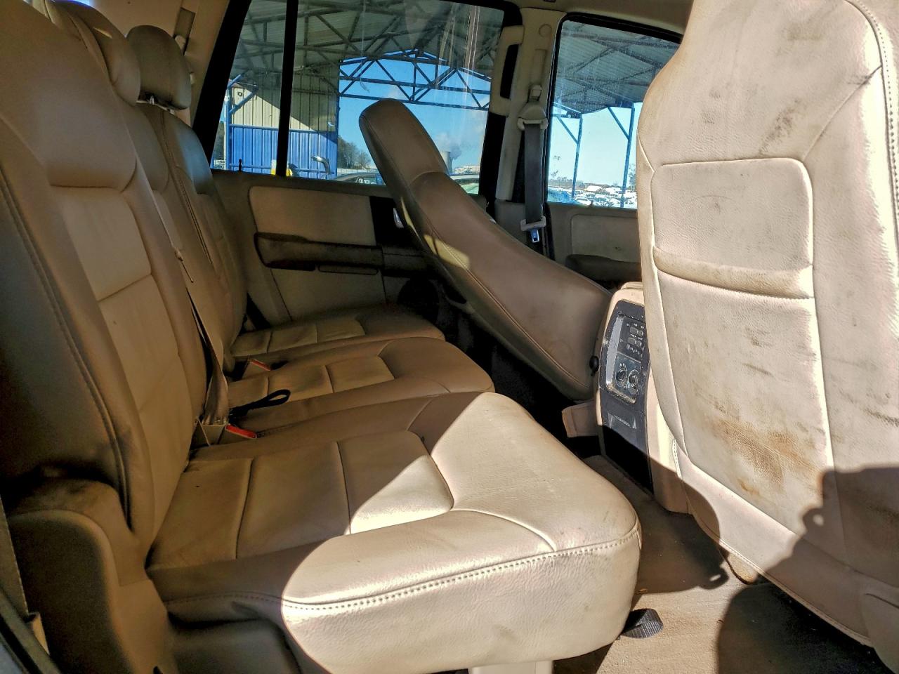 FORD EXPEDITION 2004 — 12