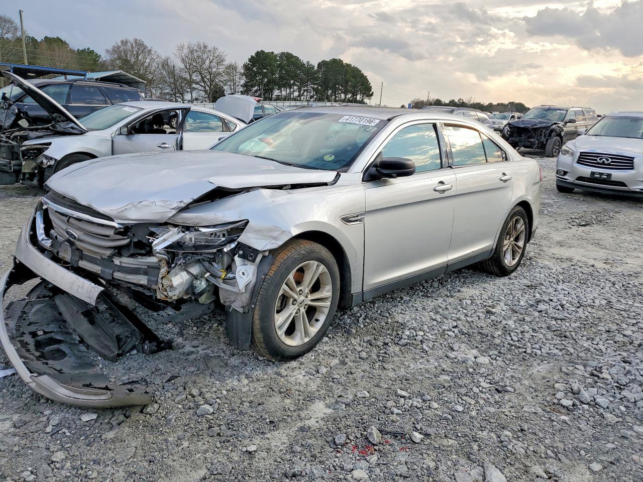 2015 FORD TAURUS SE
