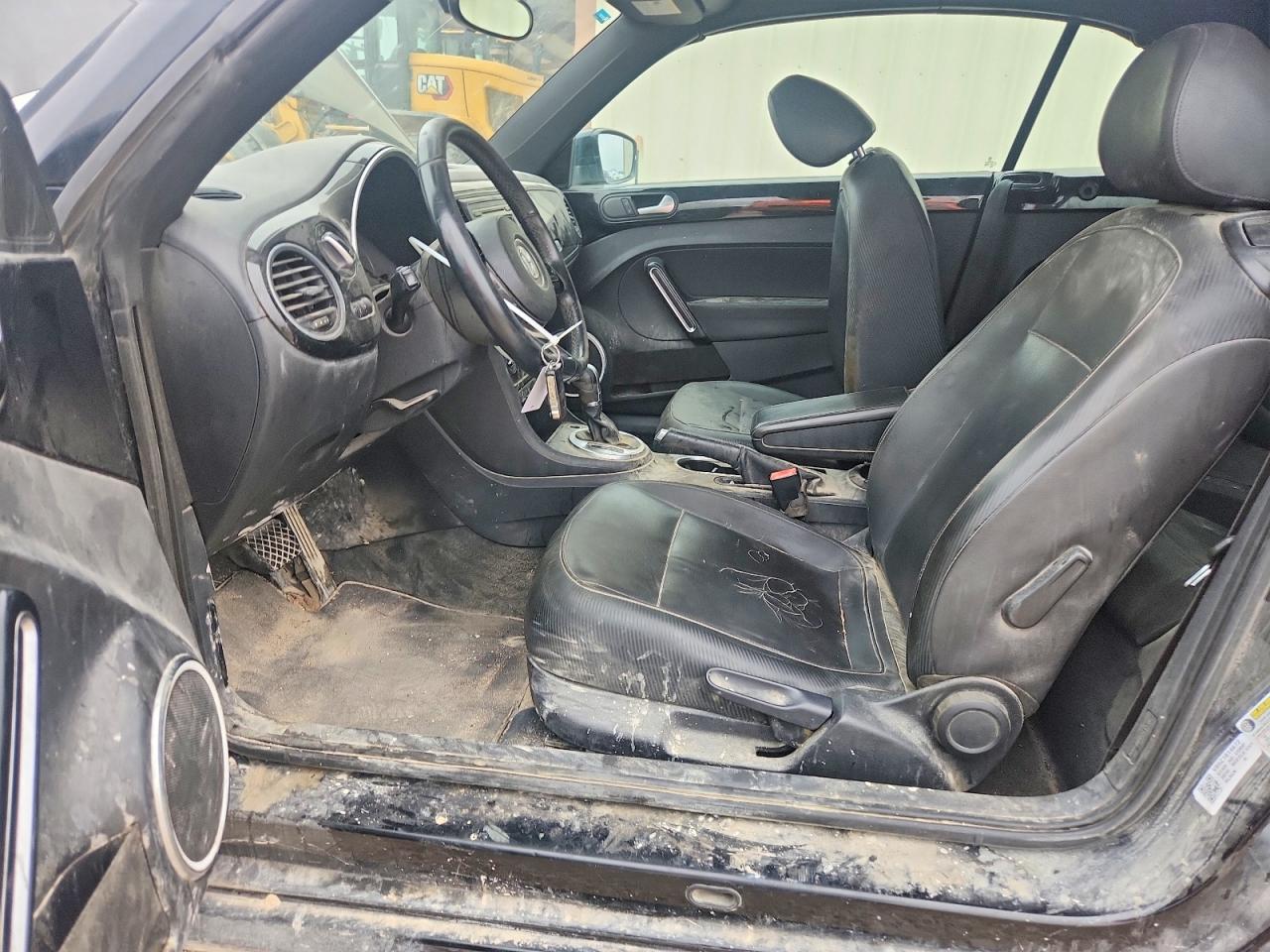 VOLKSWAGEN BEETLE 2015 — 8