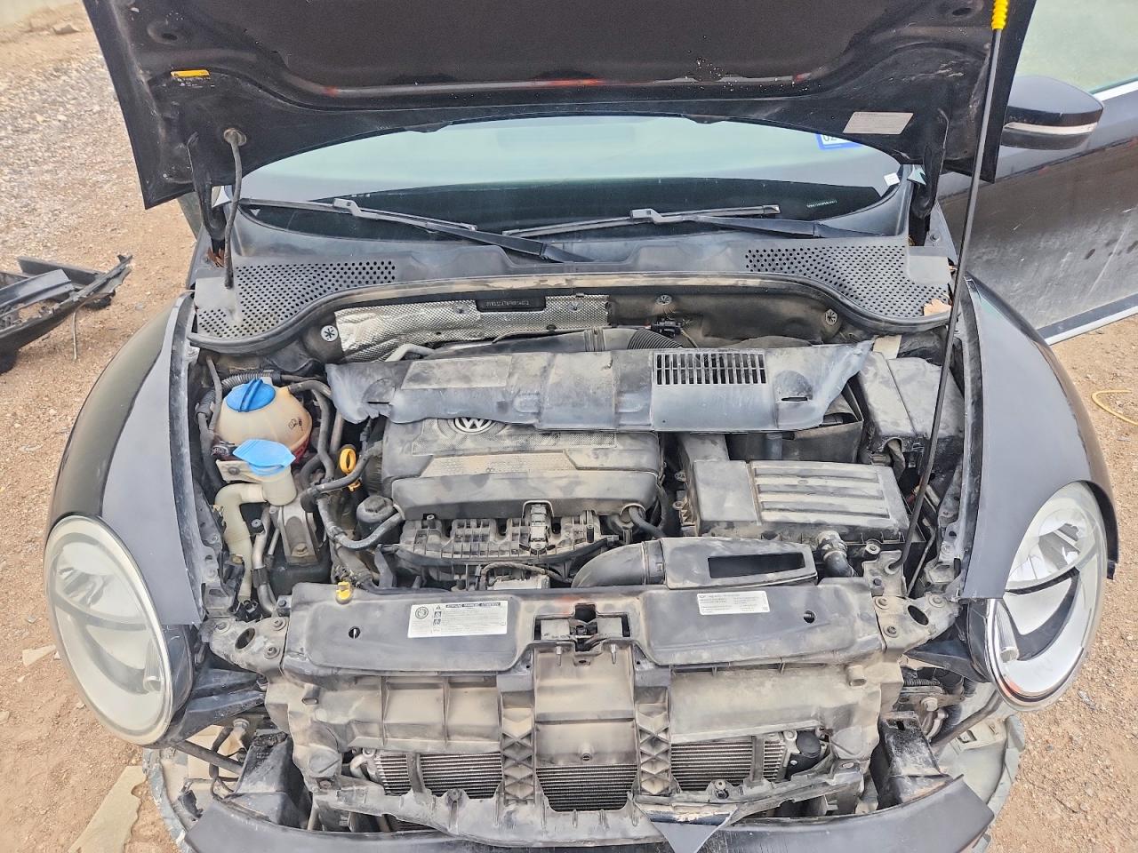VOLKSWAGEN BEETLE 2015 — 12