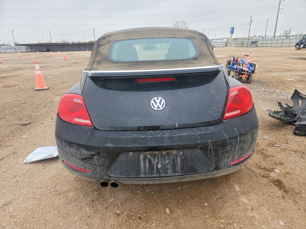 VOLKSWAGEN BEETLE 2015 — 7