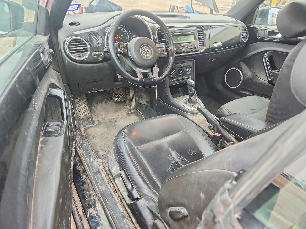 VOLKSWAGEN BEETLE 2015 — 9