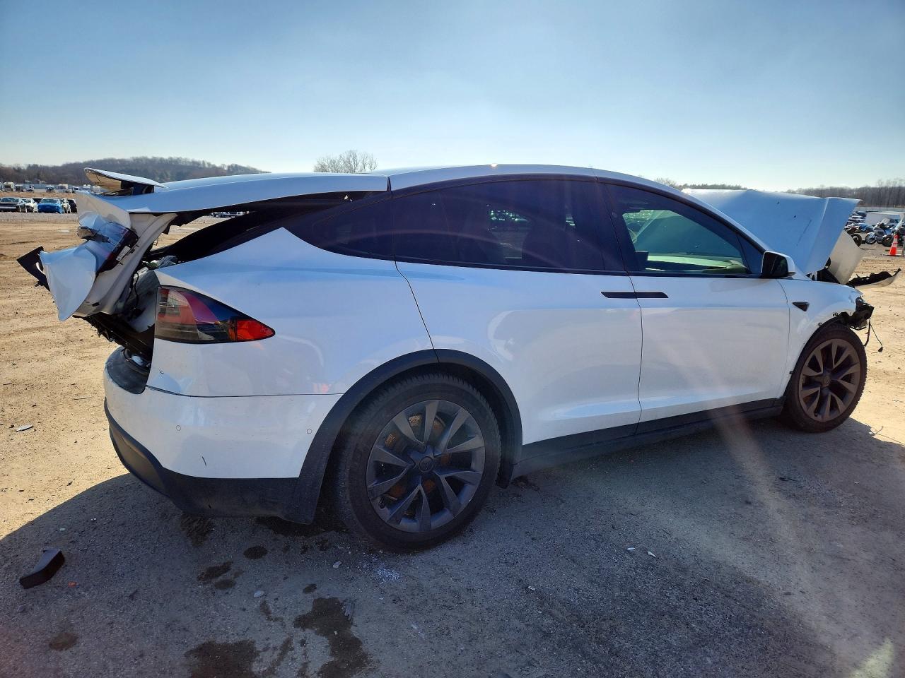 TESLA MODEL X 2022 — 4