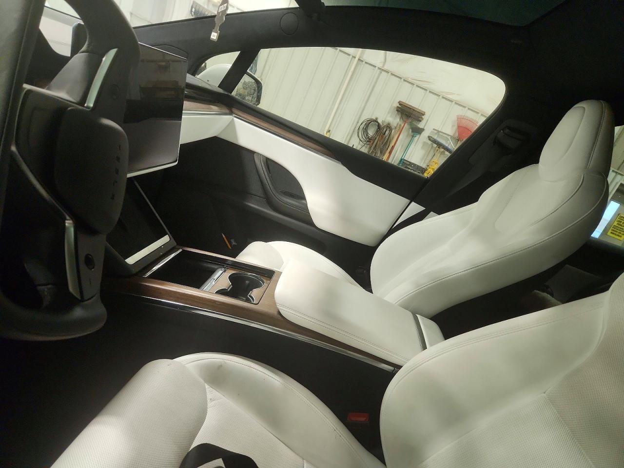 TESLA MODEL X 2022 — 9