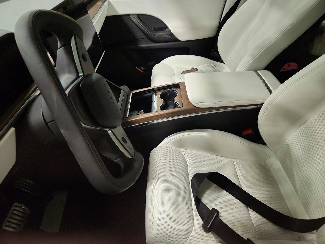 TESLA MODEL X 2022 — 8