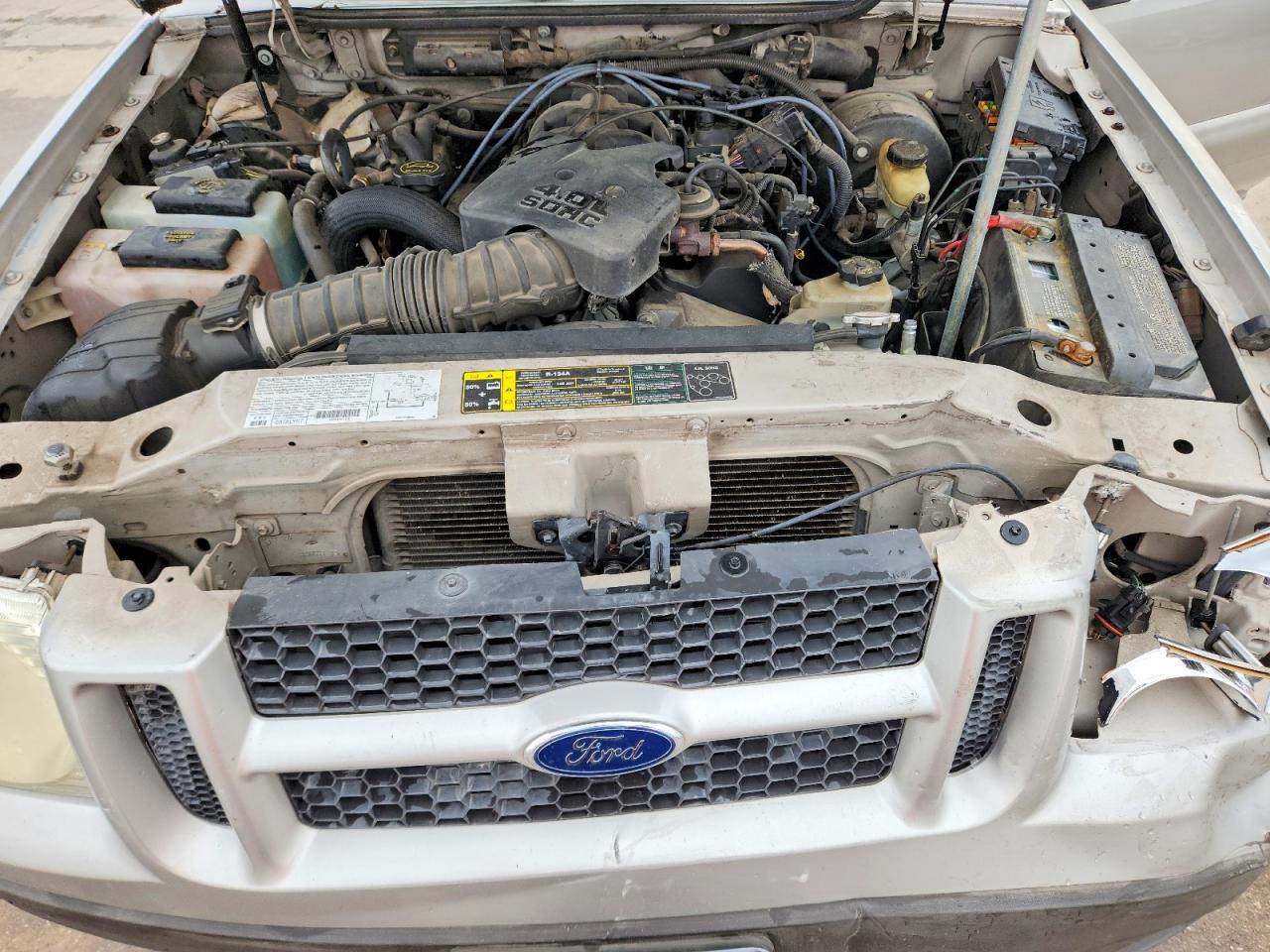 FORD EXPLORER SPORT TRAC 2003 — 12