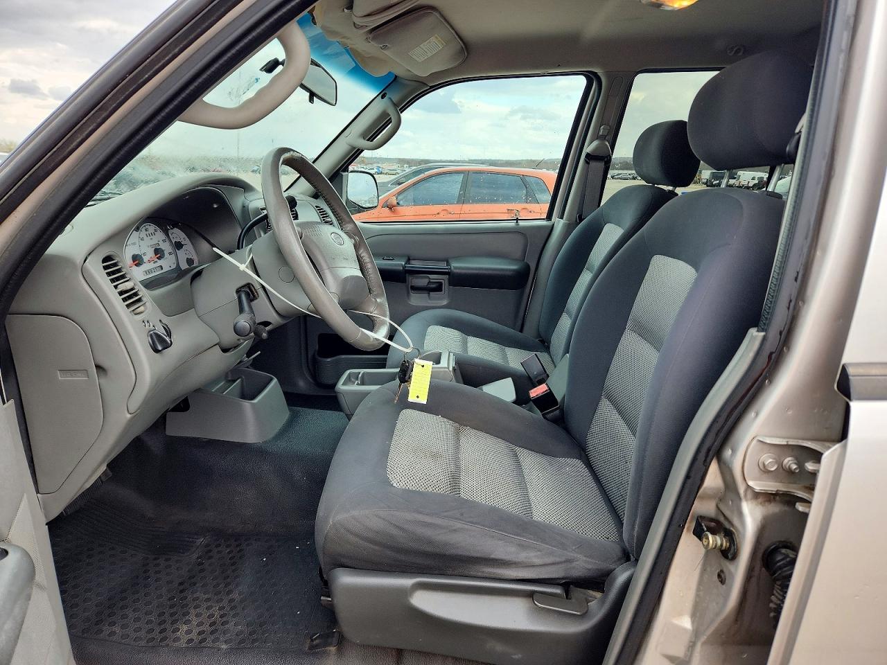 FORD EXPLORER SPORT TRAC 2003 — 8