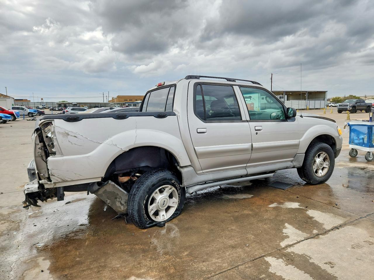 FORD EXPLORER SPORT TRAC 2003 — 4