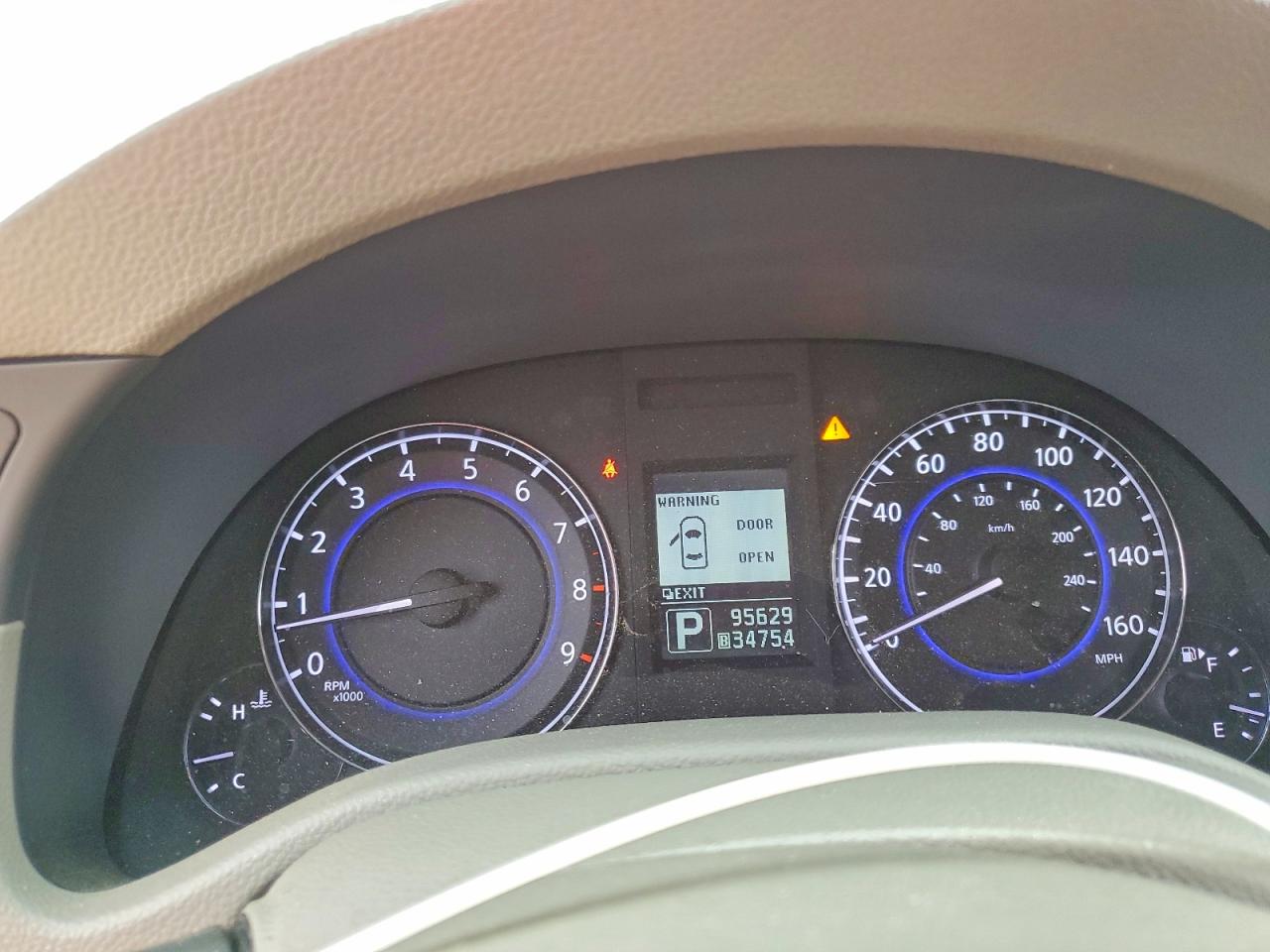 INFINITI G37 2010 — 10