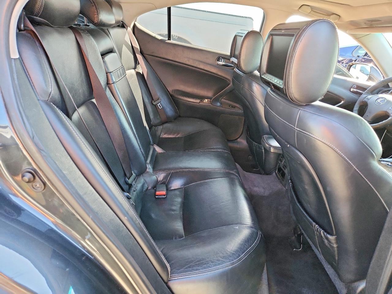 LEXUS IS 2010 — 11