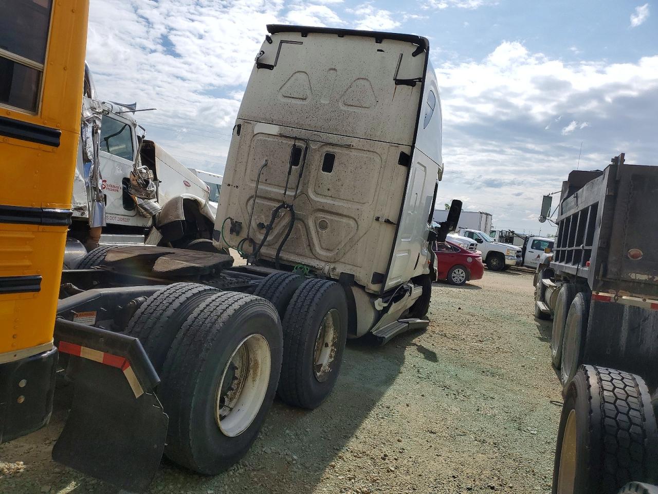 2015 FREIGHTLINER CASCADIA