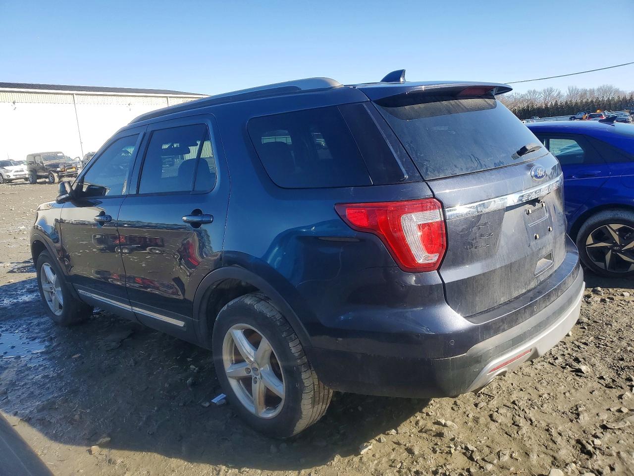 FORD EXPLORER 2017 — 3