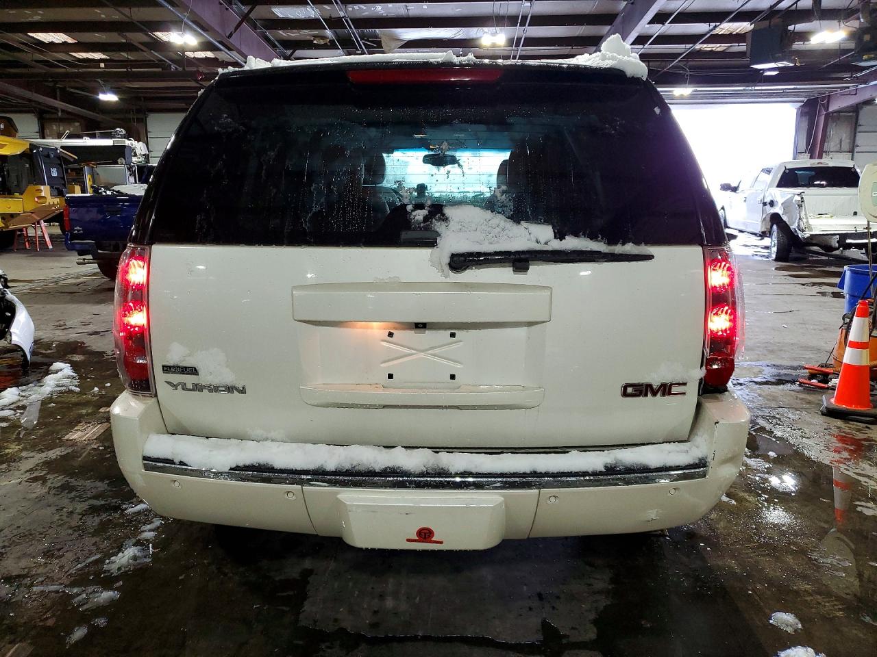 GMC YUKON 2011 — 7