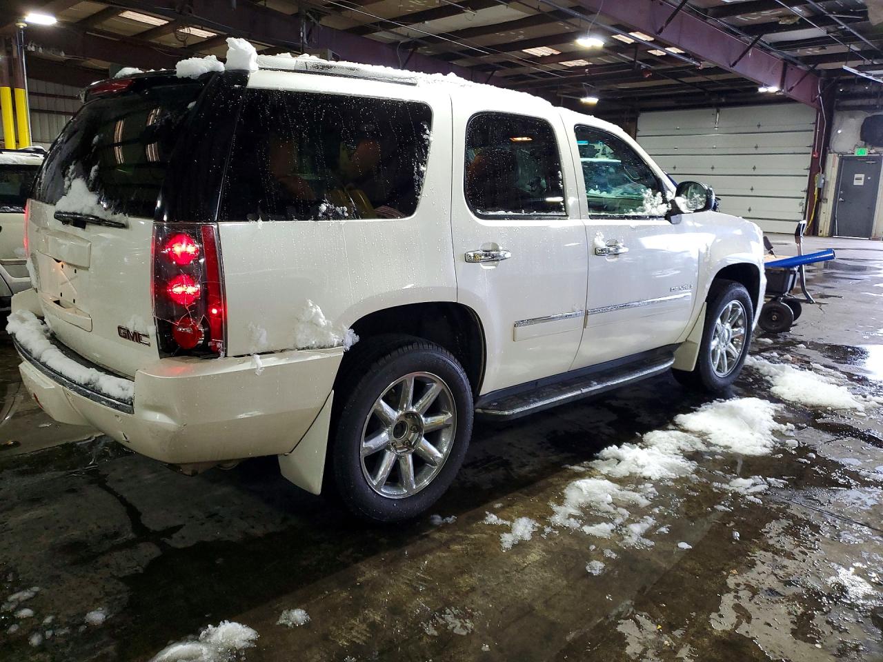 GMC YUKON 2011 — 4