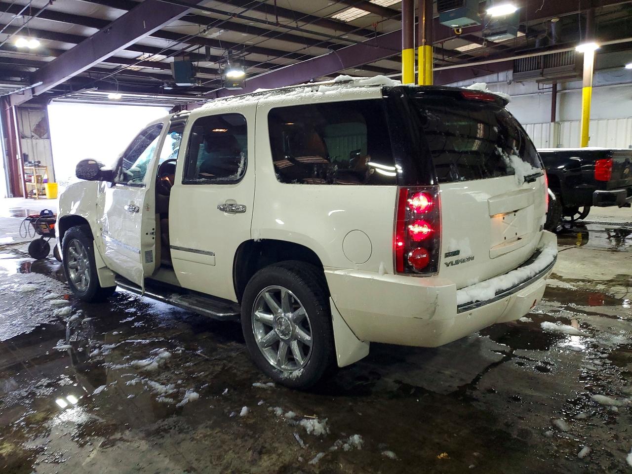 GMC YUKON 2011 — 3