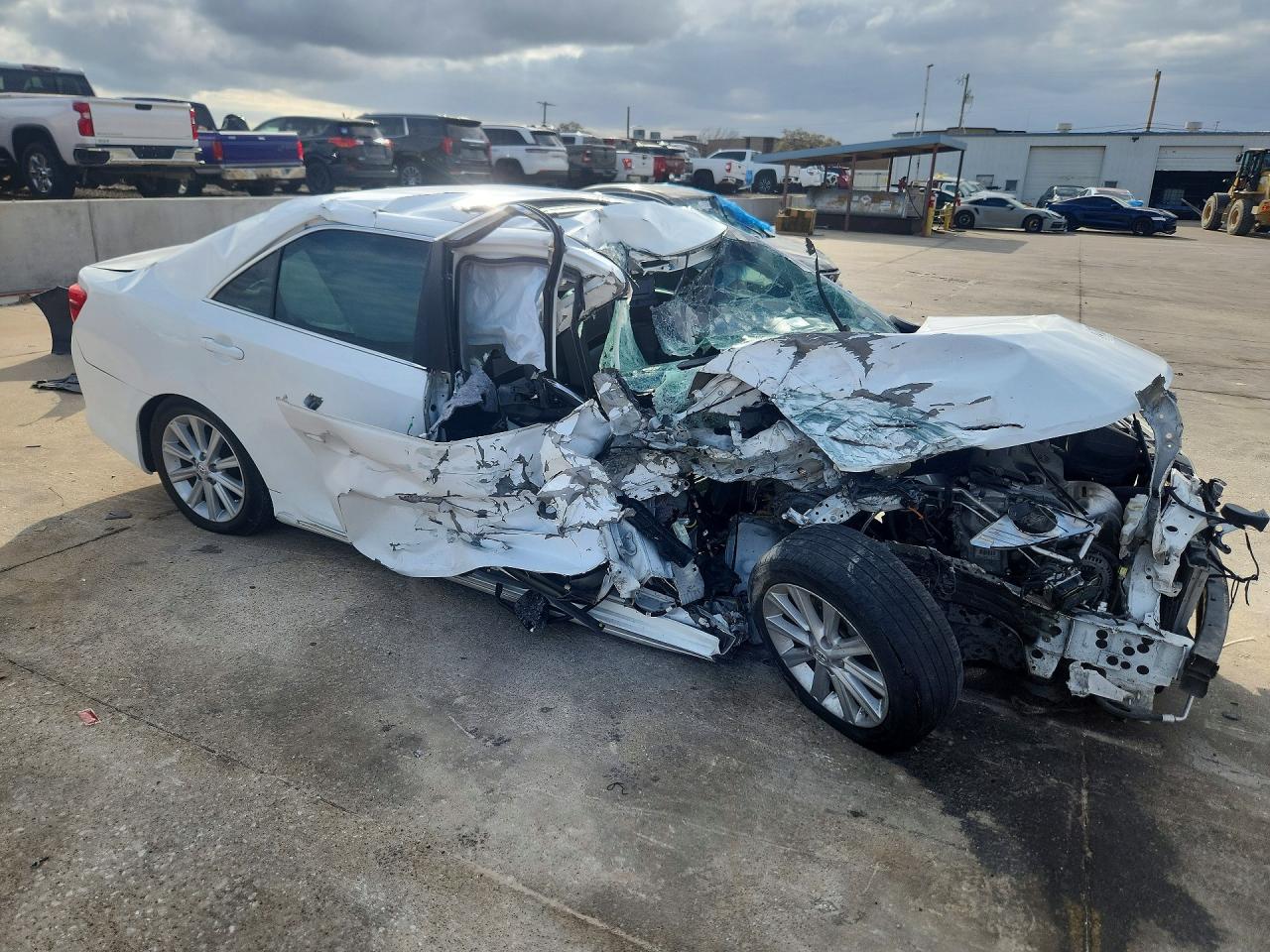 TOYOTA CAMRY 2014 — 5