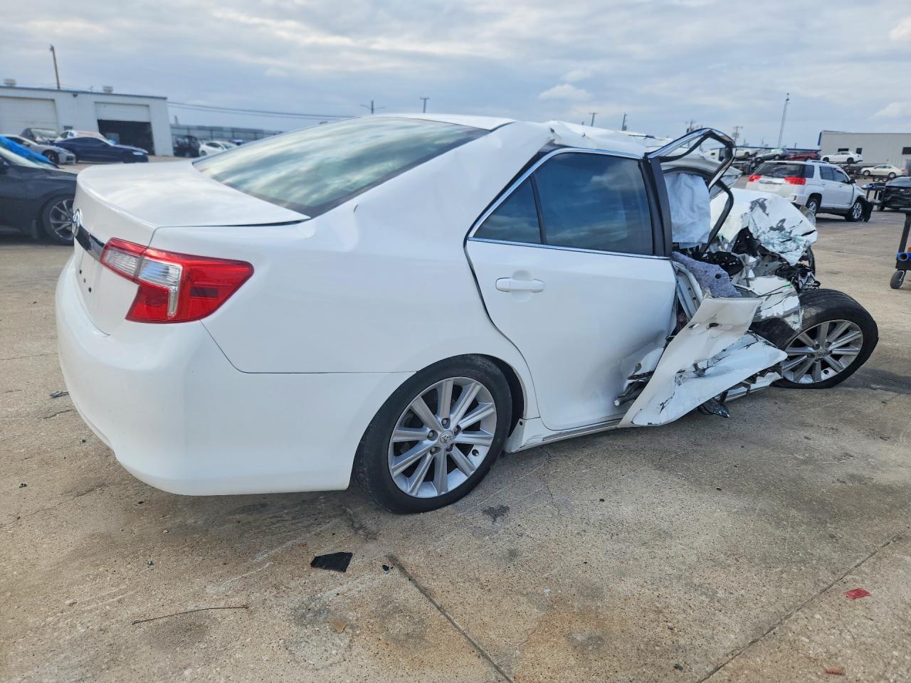 TOYOTA CAMRY 2014 — 4
