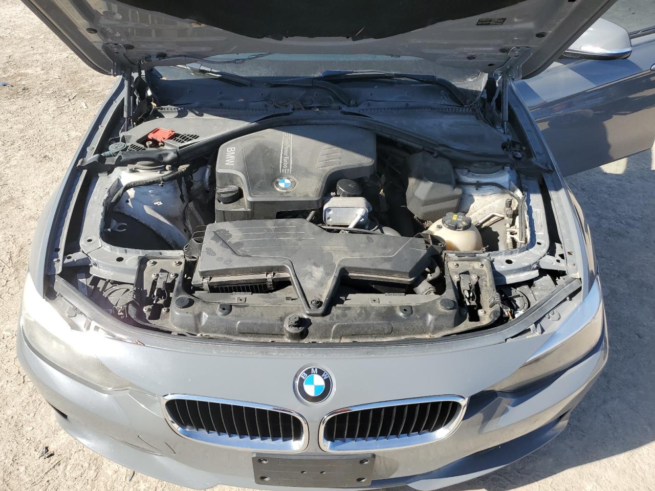 BMW 320 2015 — 12