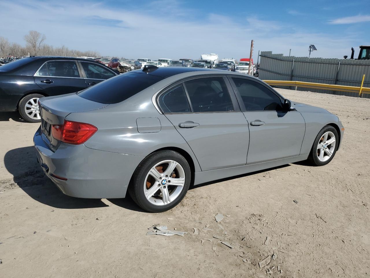 BMW 320 2015 — 4