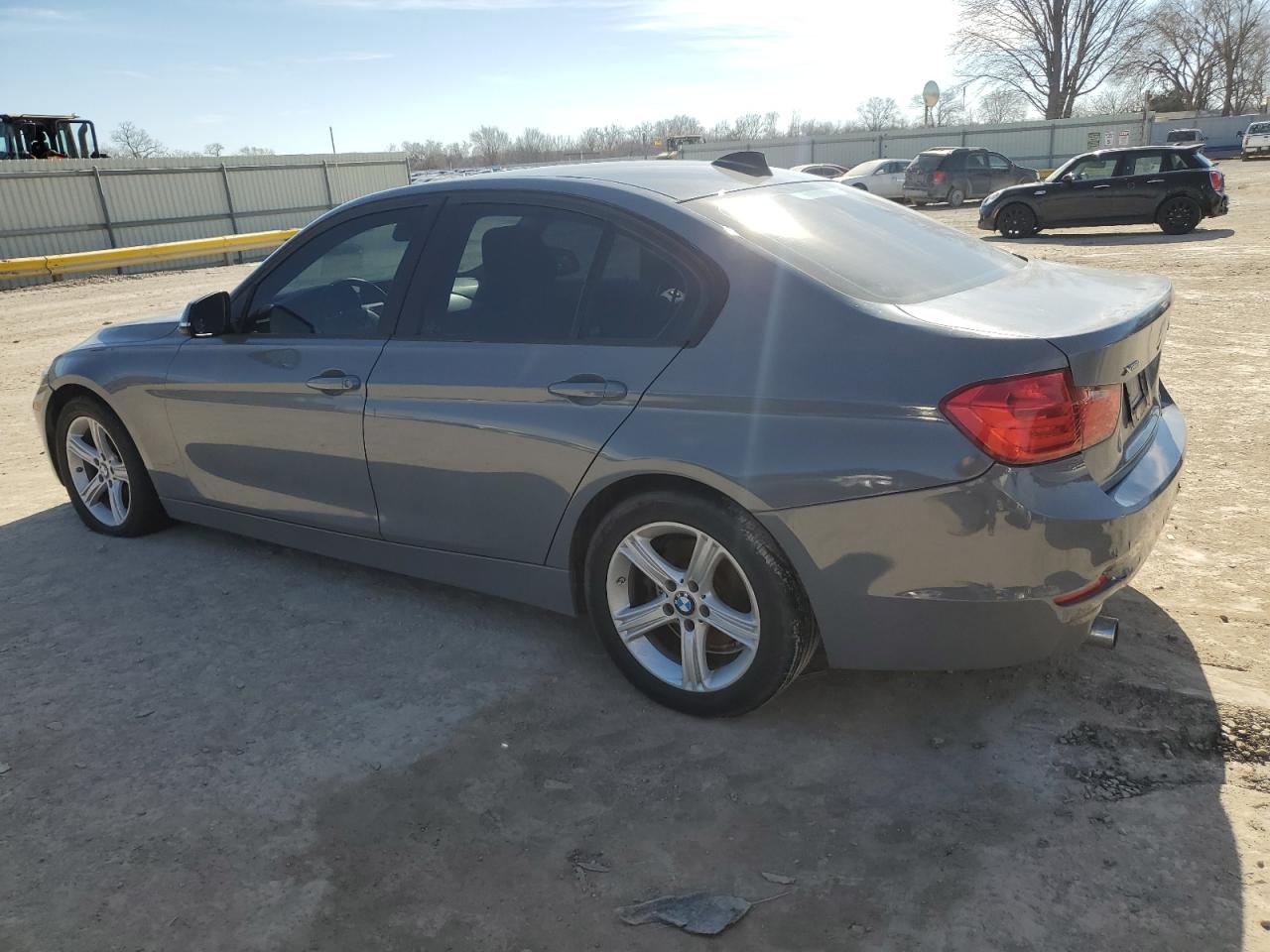 BMW 320 2015 — 3